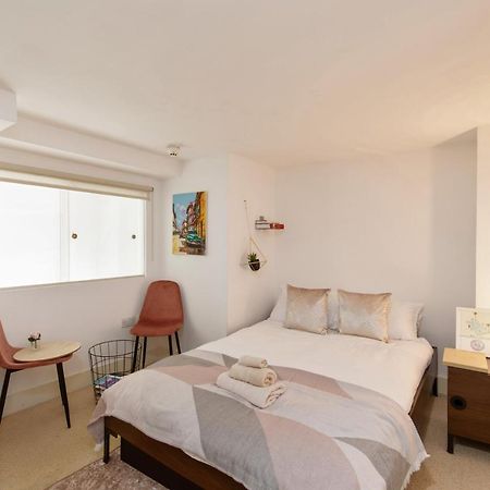 My London Holiday Home ภายนอก รูปภาพ